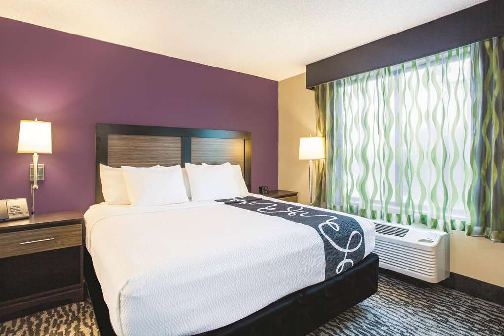 La Quinta Inn & Suites by Wyndham Clearwater South - photo 24