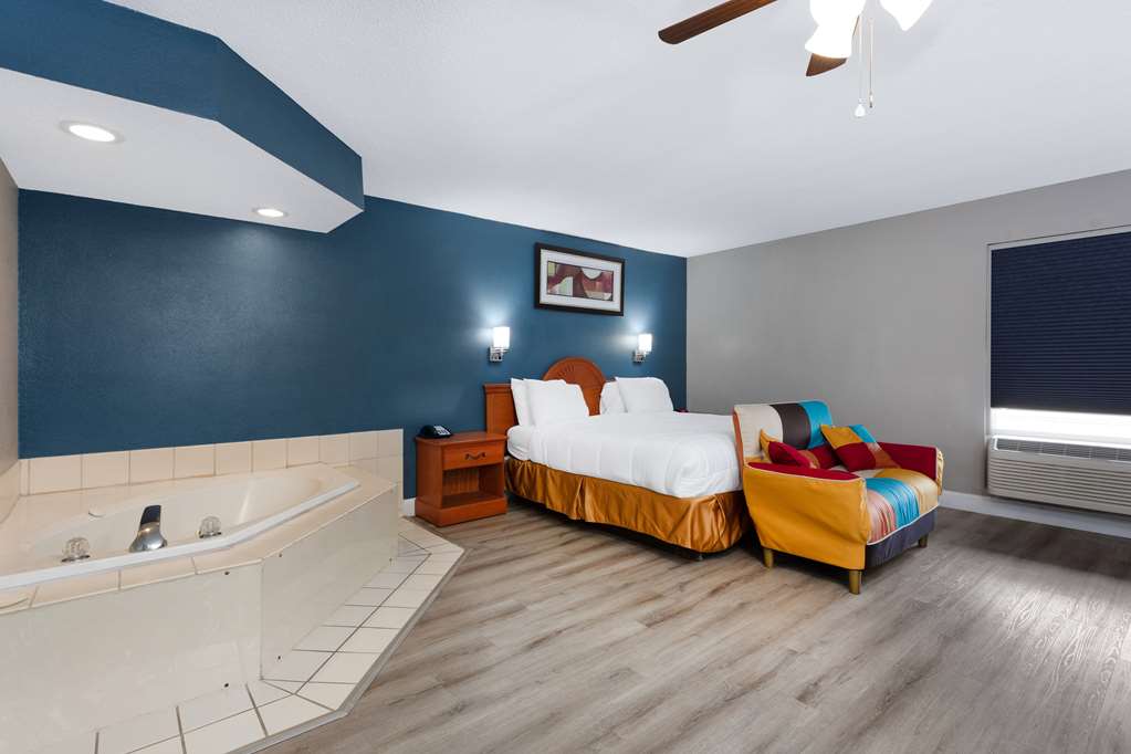 Baymont by Wyndham Marianna - photo 23