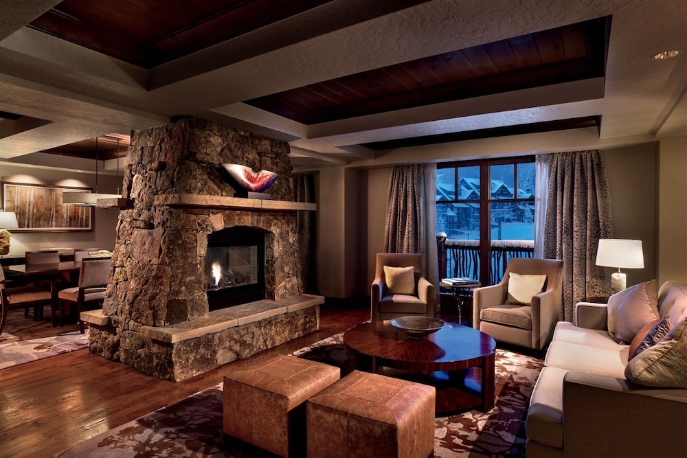 Bachelor Gulch Ritz carlton 2 Bedroom Mountain Residence With Ski in Ski out Access Hot Tub and Full Service Spa — 4-Star Luxury Hotel in Avon, United States