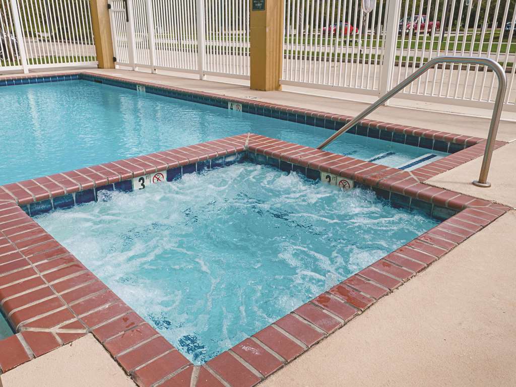 La Quinta Inn & Suites by Wyndham Slidell North Shore Area - photo 21