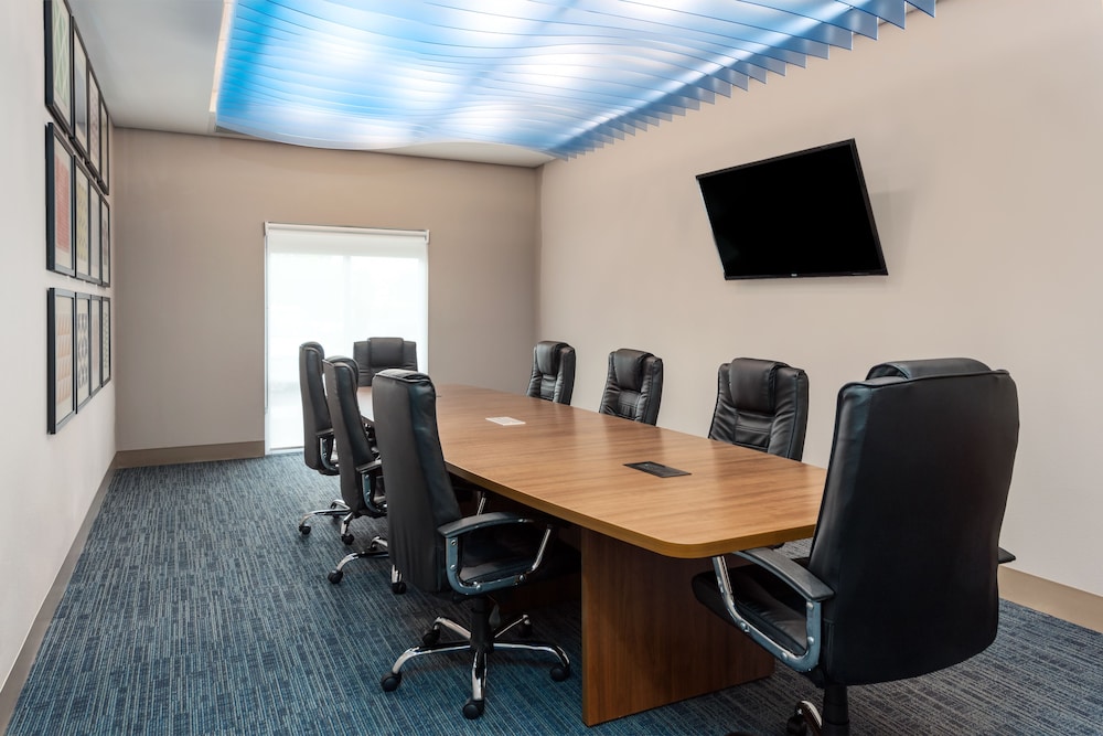 Holiday Inn Express & Suites St. Louis Chesterfield by IHG - photo 39