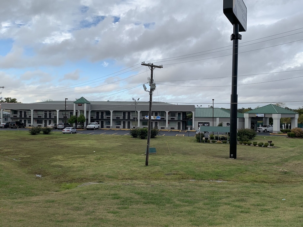 Hallmarc Inn & Suites of West Memphis - photo 16