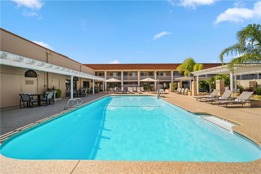 Best Western Plus Hilltop Inn - photo 6