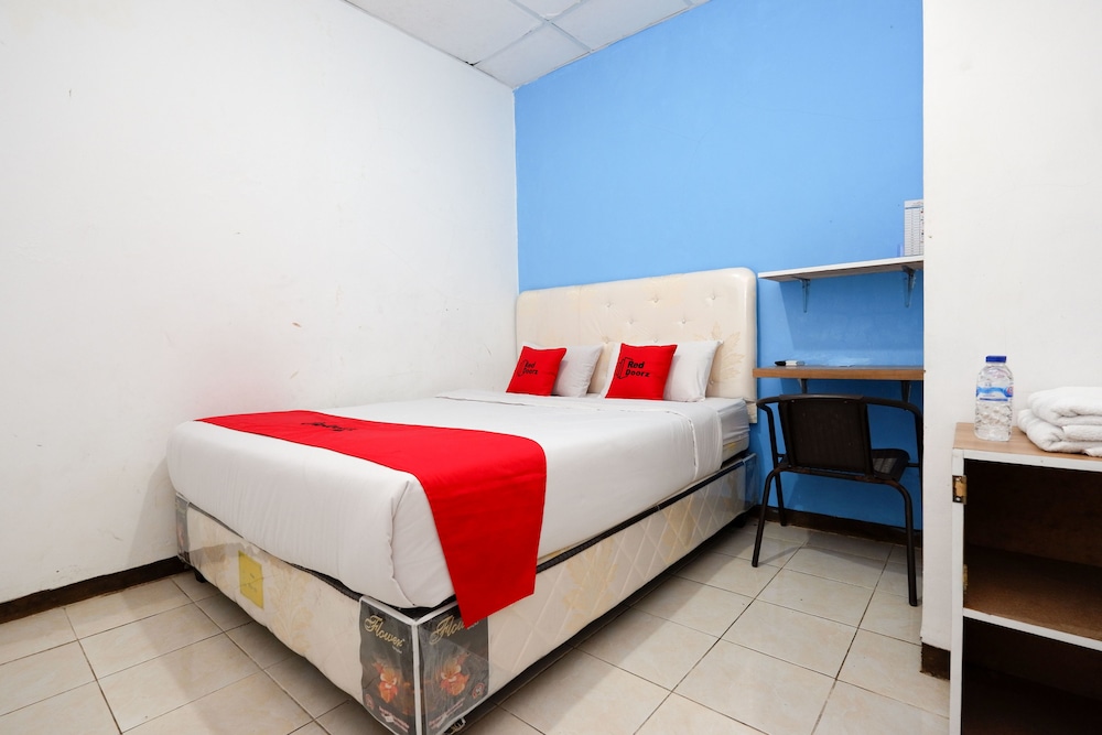 RedDoorz Near Kota Lama Semarang in Semarang, Indonesia