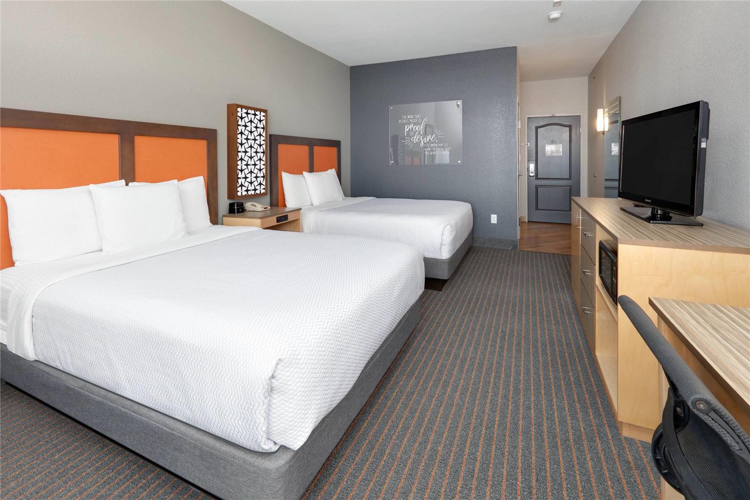 La Quinta Inn & Suites by Wyndham Dallas Love Field - photo 17