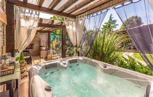 Casa Luciana Near Rovinj — 4-Star Luxury Hotel in Kanfanar, Croatia