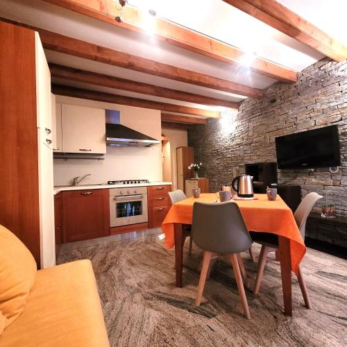 Il Cortiletto Mountain Lake Iseo Hospitality in Costa Volpino, Italy