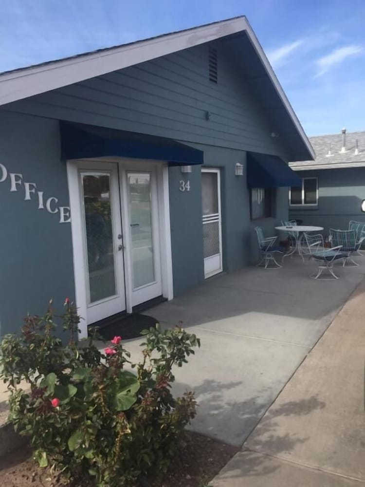 Little Daisy Motel - photo 20