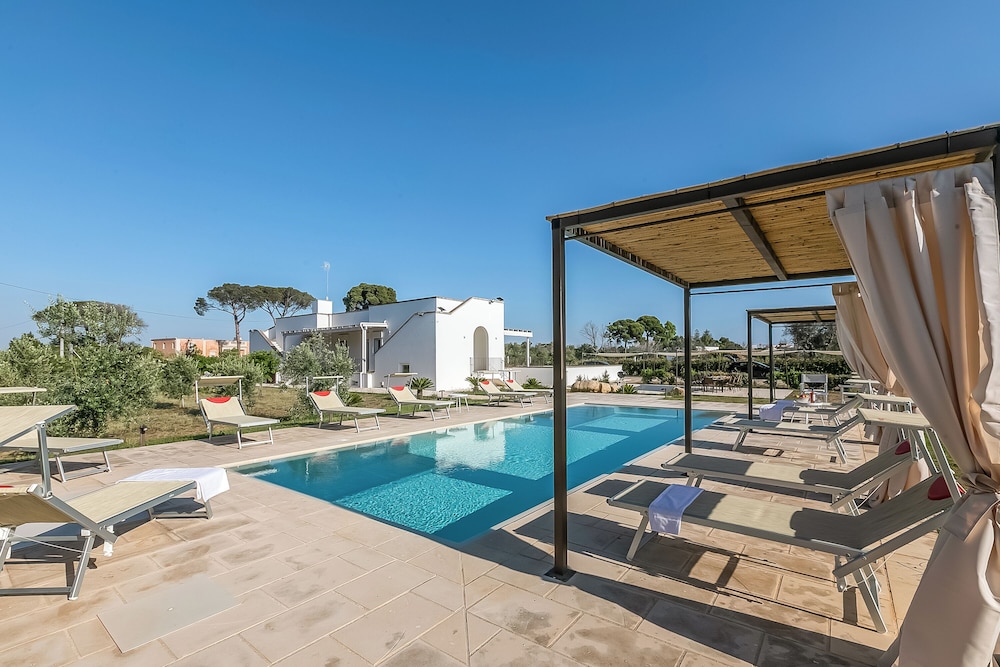 Villa Elysium With Pool And Garden — 4-Star Luxury Hotel in Alezio, Italy