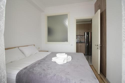Tamar's Apartment