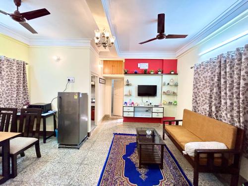 Classic 2BHK Serviced Apartment beside Jadavpur University — 4-Star Luxury Hotel in Kolkata, India