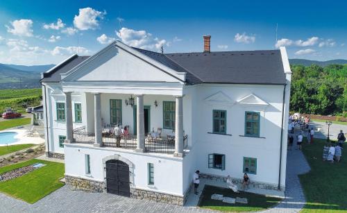 Kincsem Kastély - carbon neutral hotel in Tolcsva
