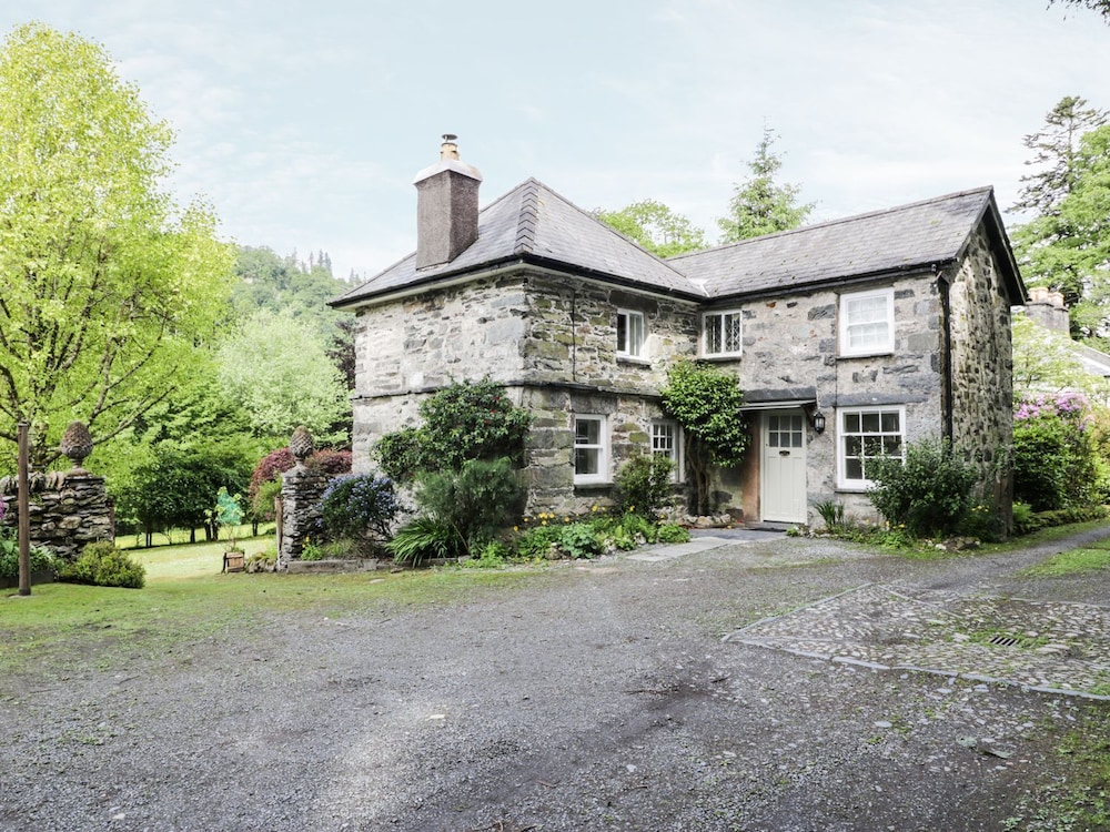 Beaver Grove Cottage — 4-Star Luxury Hotel in Betws-Y-Coed, United Kingdom