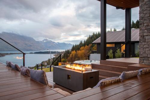 Aroha on Florence by Sothebys Luxury Rental Homes — 4-Star Luxury Hotel in Queenstown, New Zealand