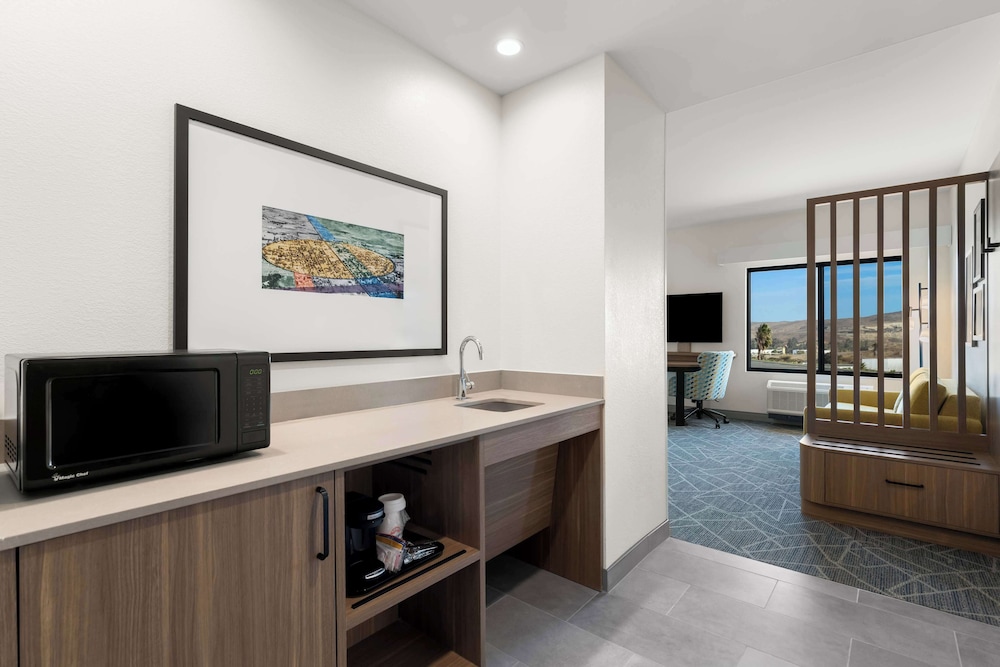 Hampton Inn & Suites by Hilton Corona - photo 32