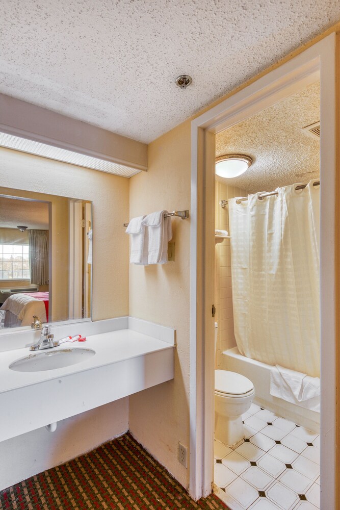 OYO Hotel Jackson Fairgrounds I 55 - photo 31