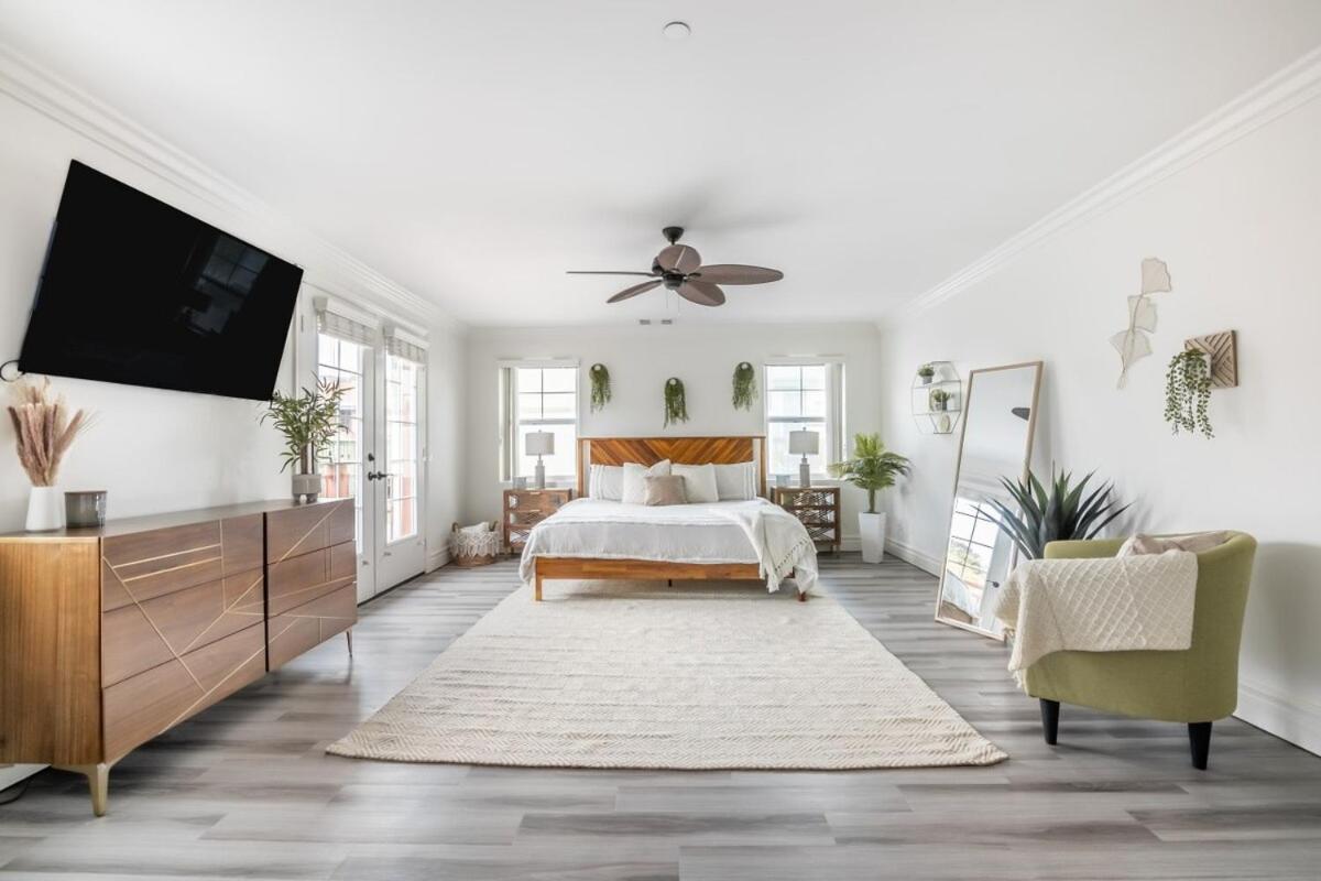 Sea la Vie 4 Bedrooms Near Beach Backyard Lounge — hotel in Encinitas