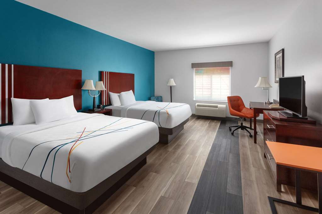 La Quinta Inn & Suites by Wyndham Woodward - photo 20