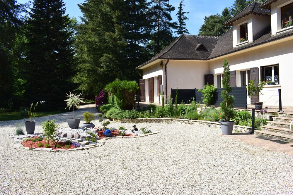 Les Genebruyères — hotel in Aubigny-Sur-Nere