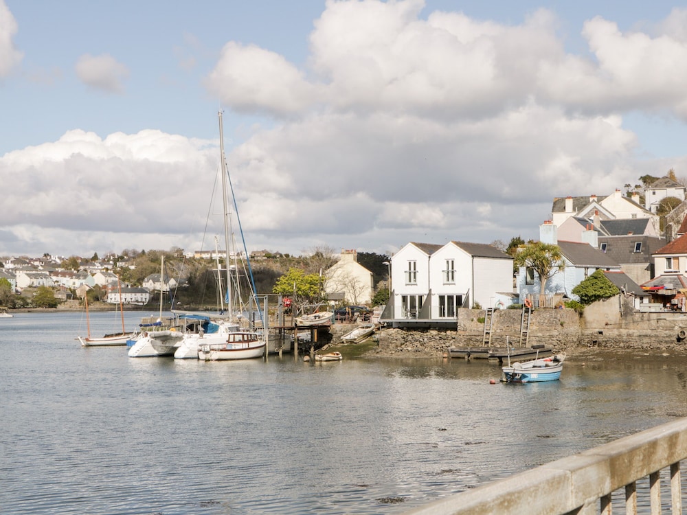 2 Beach Cottage — 4-Star Luxury Hotel in Plymouth, United Kingdom