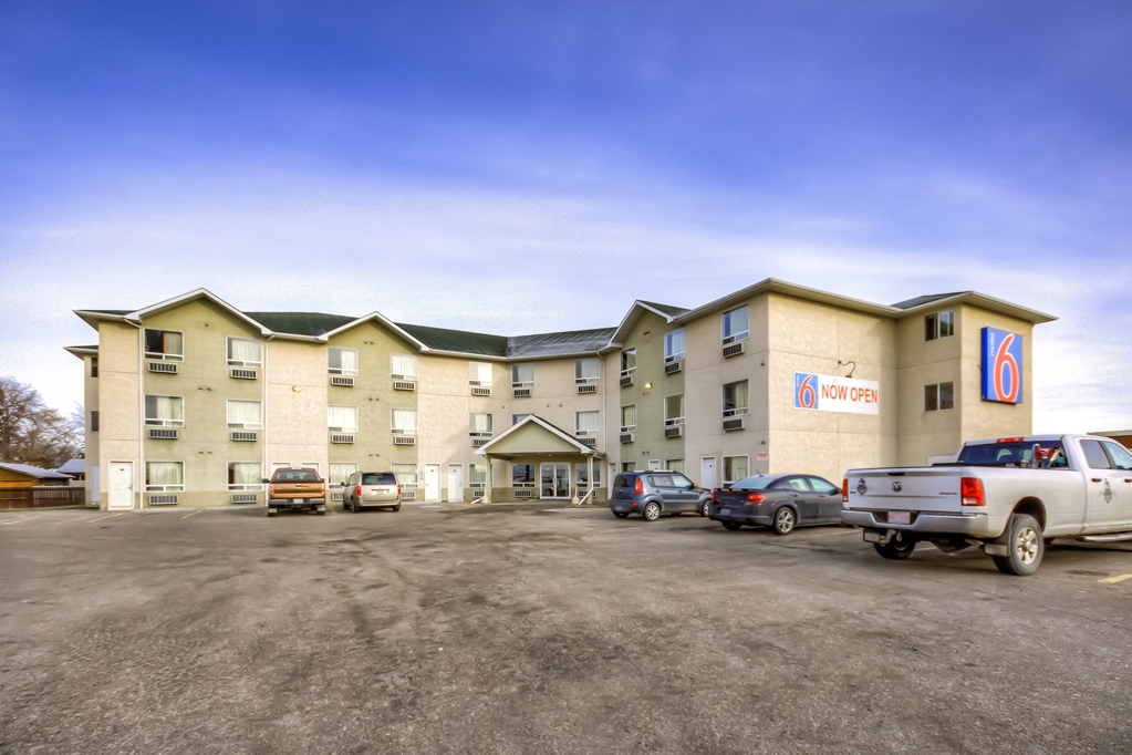 6 Regina SK Motel