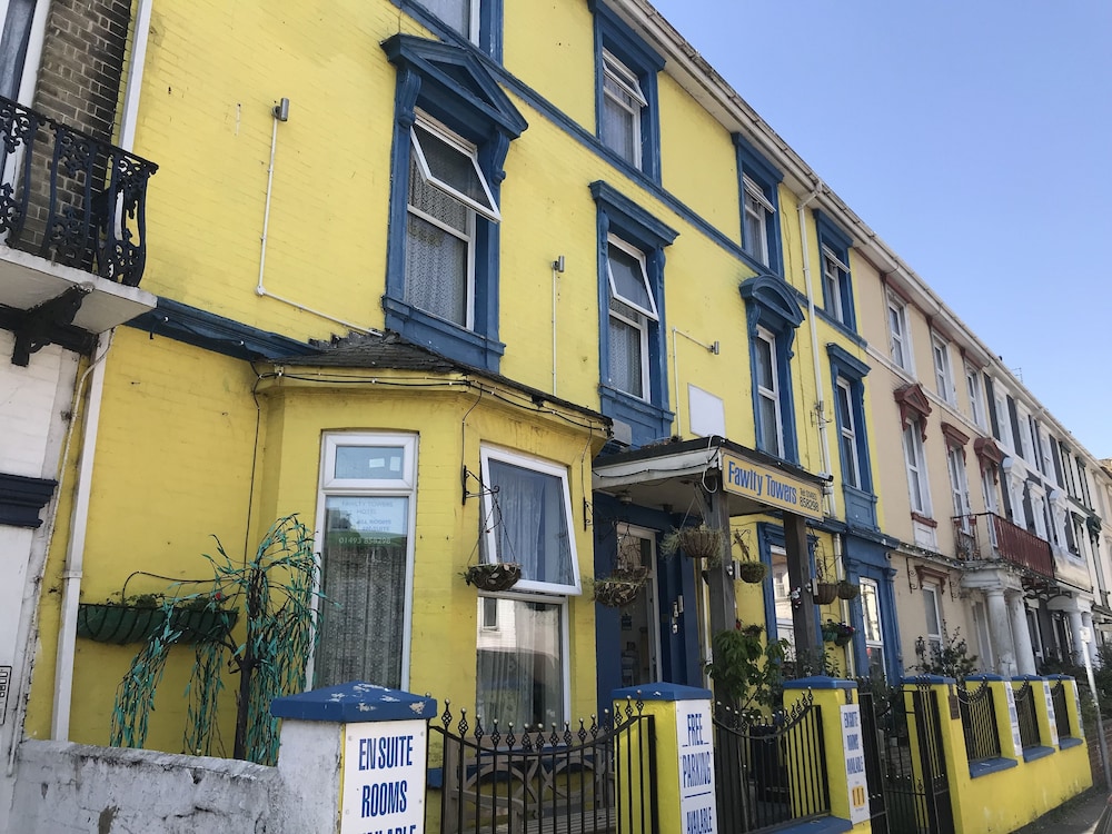Fawlty Towers — hotel in Great Yarmouth