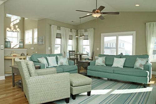 Porpoise Driven Life by Oak Island Accommodations - photo 9