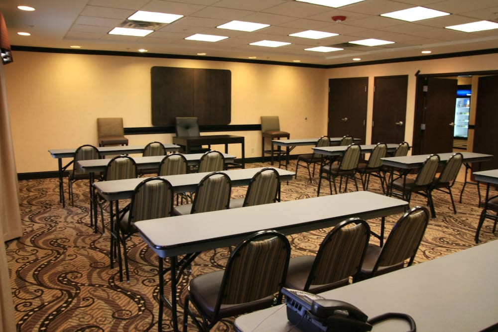 Hampton Inn & Suites McAlester - photo 18