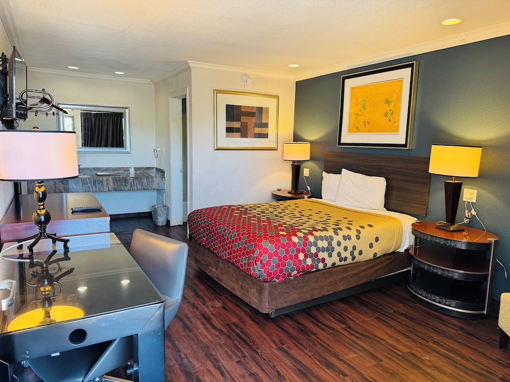 Baymont by Wyndham Bakersfield - photo 17