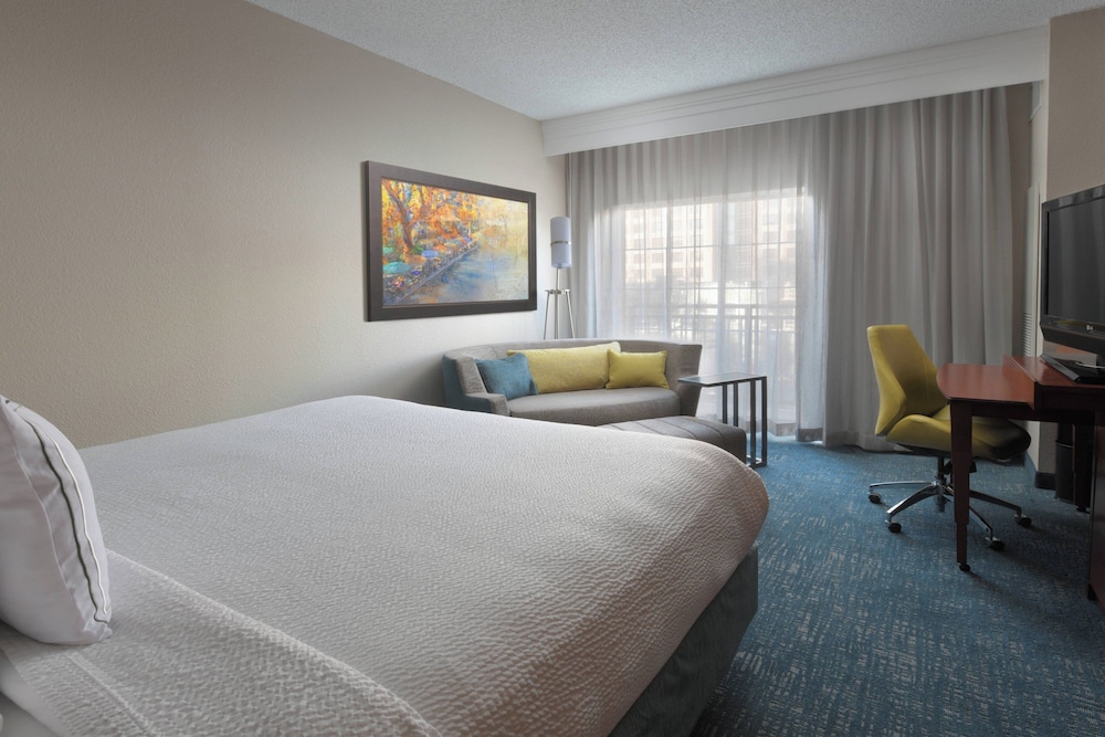 Courtyard Marriott Riverwalk - photo 10