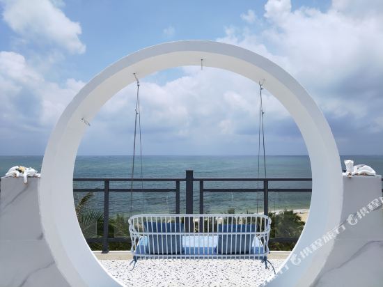 Thousands of search sea hotel in Lingshui, People's Republic of China