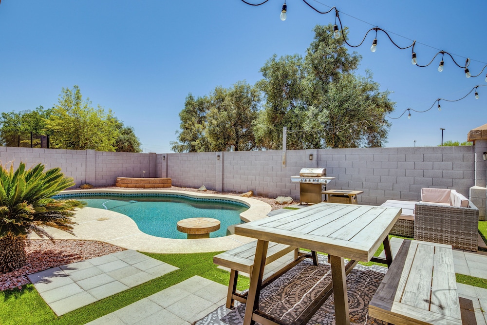 5 Mi to Dtwn Gilbert Desert Gem with Fenced In Pool — 4-Star Luxury Hotel in Gilbert, United States