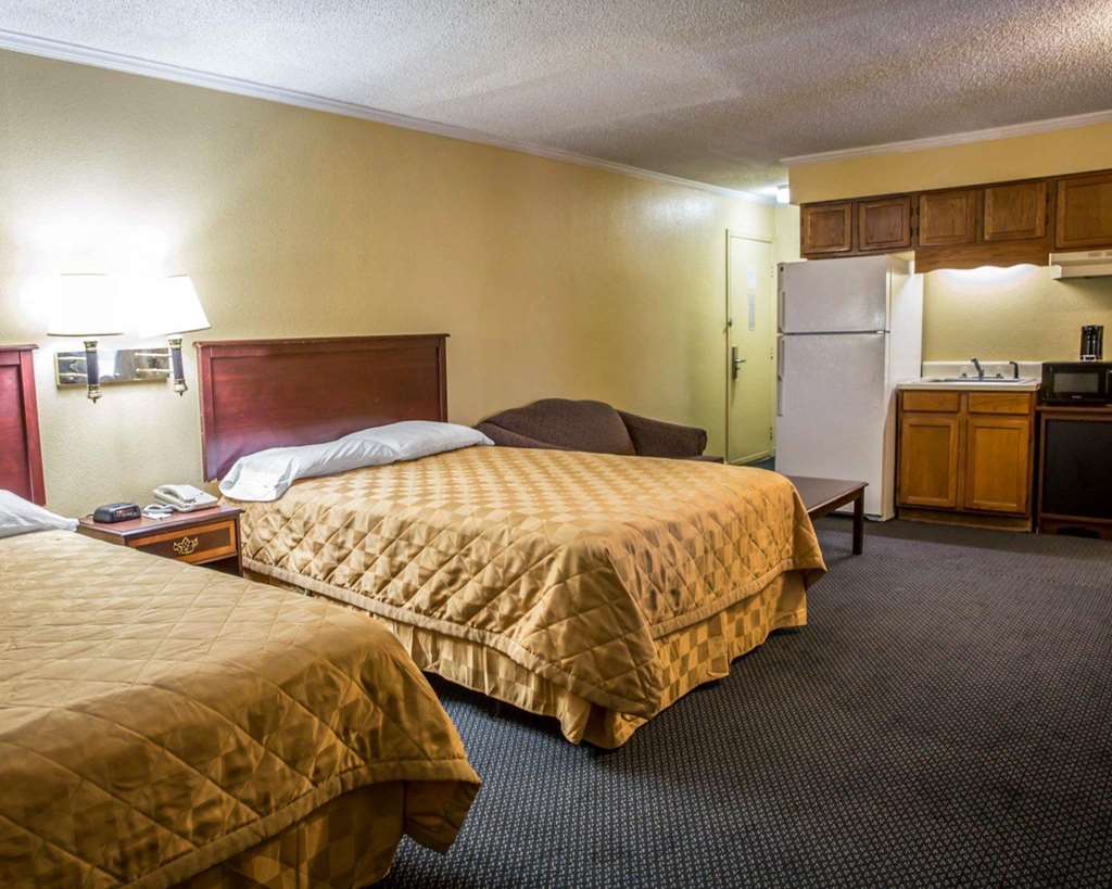 Rodeway Inn & Suites Plymouth Hwy 64 - photo 22