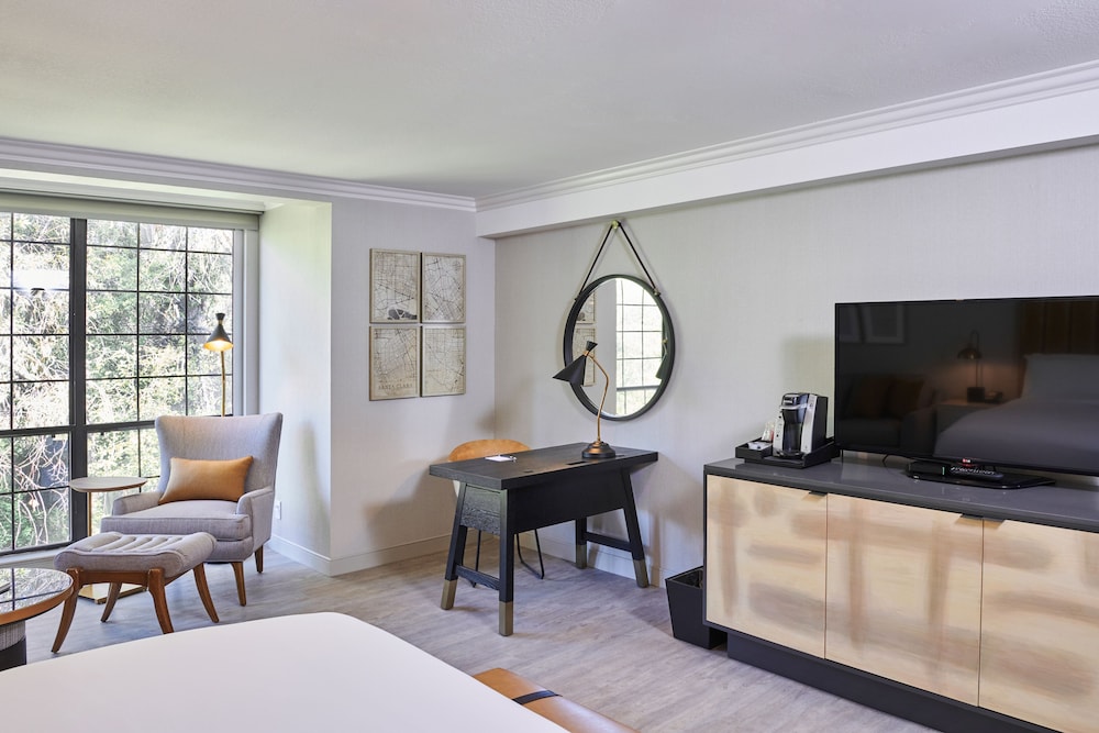 The Inn at Saratoga Tapestry Collection by Hilton - photo 10