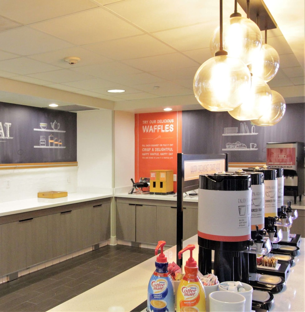 Hampton Inn & Suites Seal Beach - photo 17