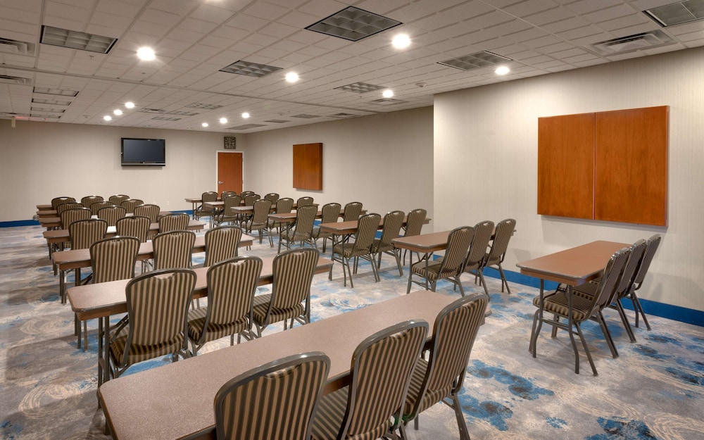 Hampton Inn & Suites Pocatello - photo 33