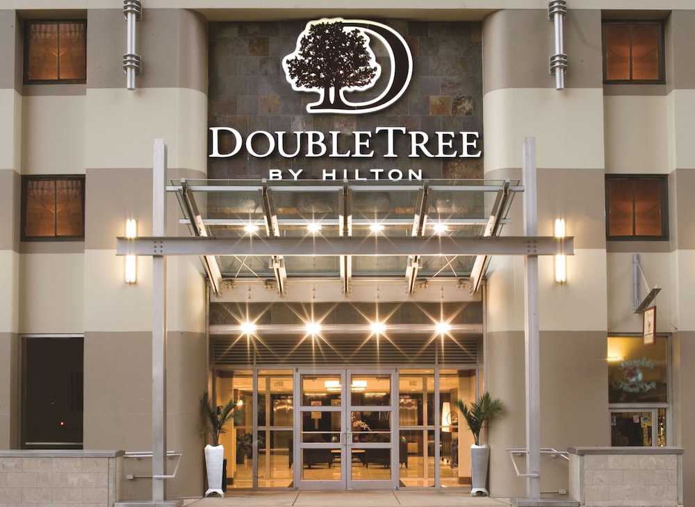 DoubleTree by Hilton Hotel & Suites Pittsburgh Downtown - featured photo