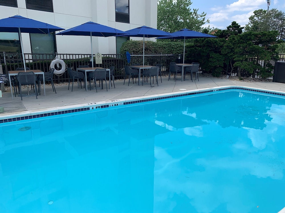 Hampton Inn Harrisburg East - photo 35
