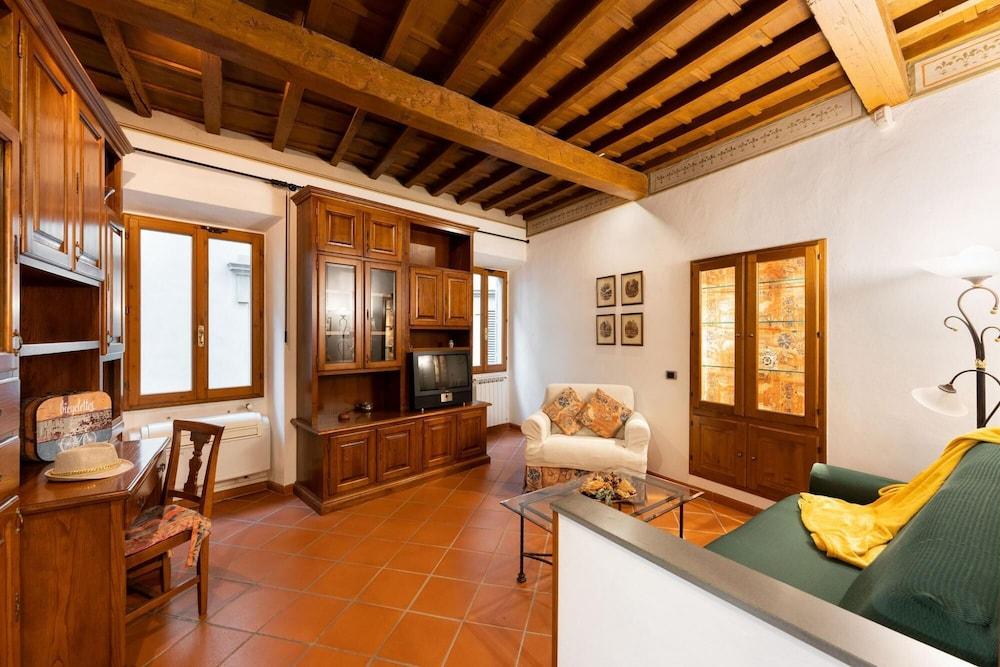 Banchi Apartment in Firenze — 4-Star Luxury Hotel in Florence, Italy