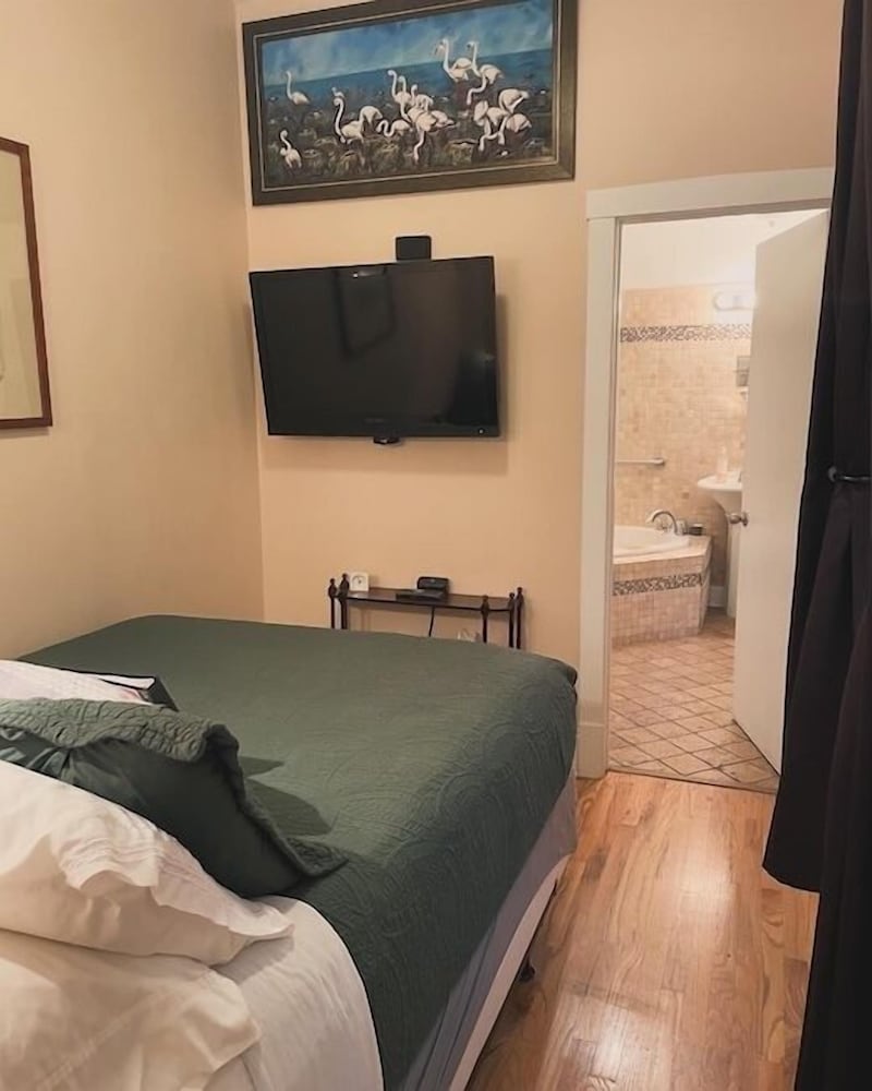 Ray's Bucktown B&B - photo 23