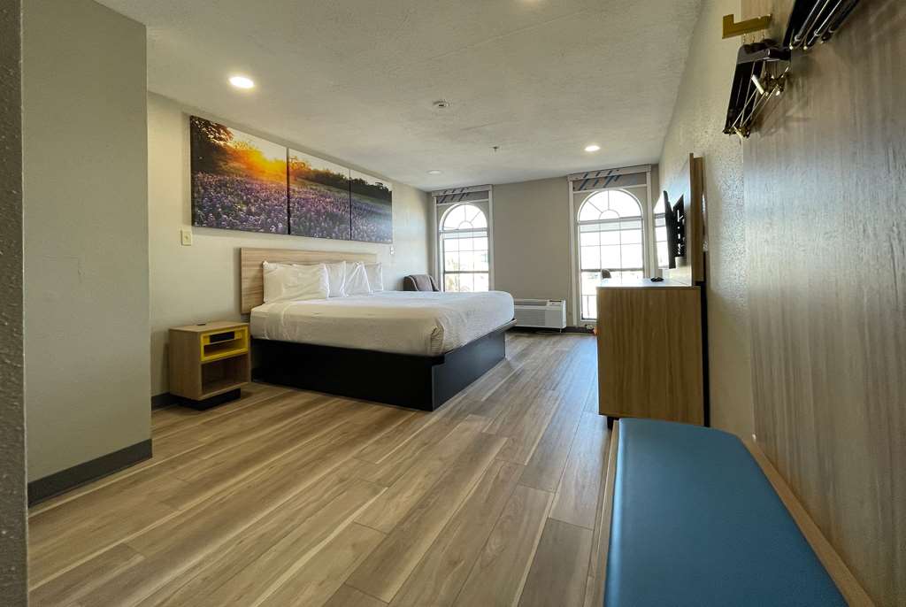 Days Inn by Wyndham Near Seaworld San Antonio - photo 15