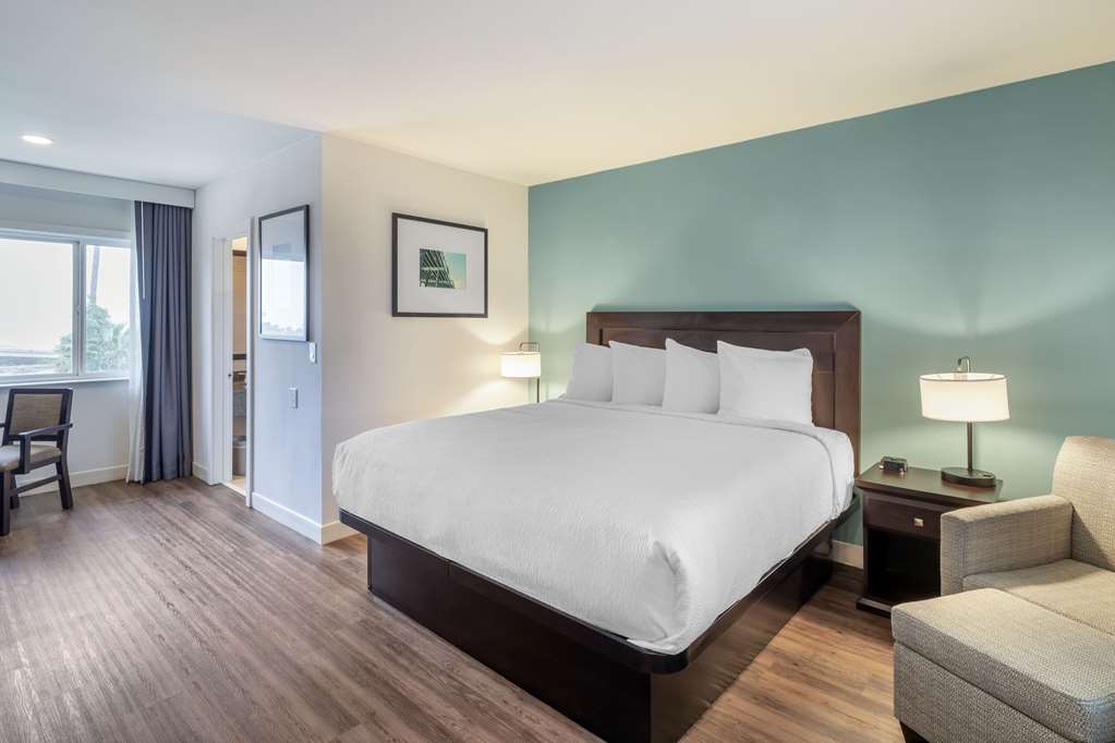 Best Western at Ventura Pier - photo 21