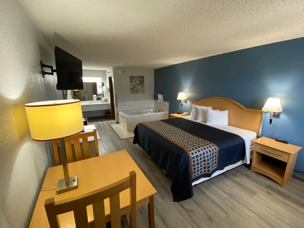 Econo Lodge Branson Theater District - photo 10