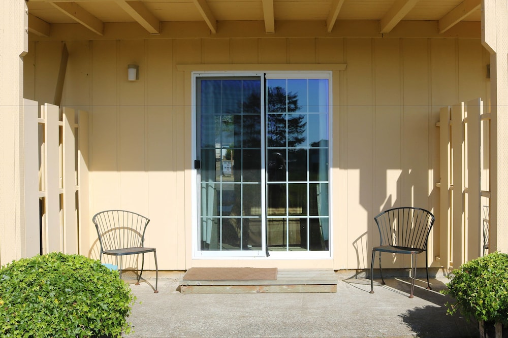 Pacific City Inn - photo 23
