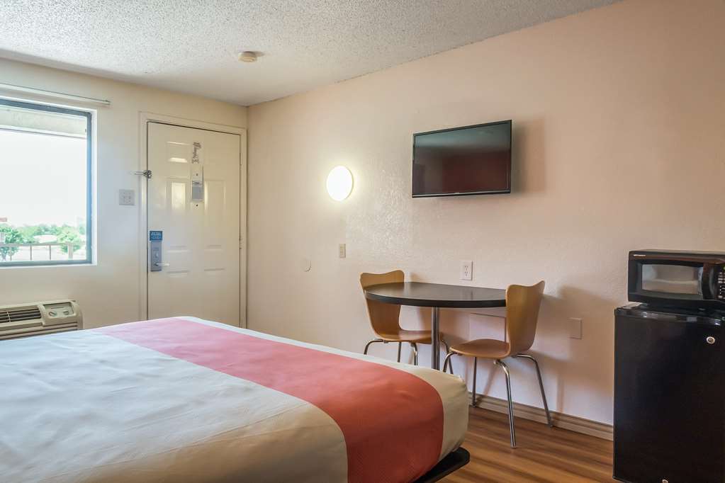 Motel 6 Mesquite TX Rodeo Convention Ctr - photo 14
