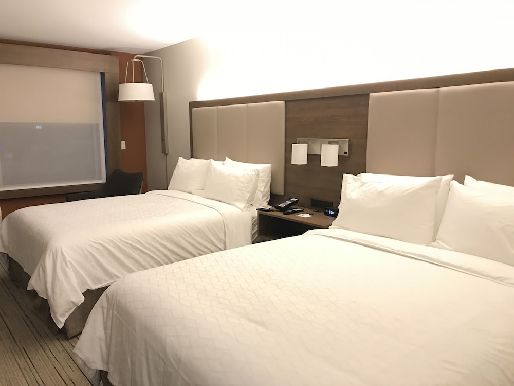Holiday Inn Express & Suites Phoenix Airport North by IHG - photo 31