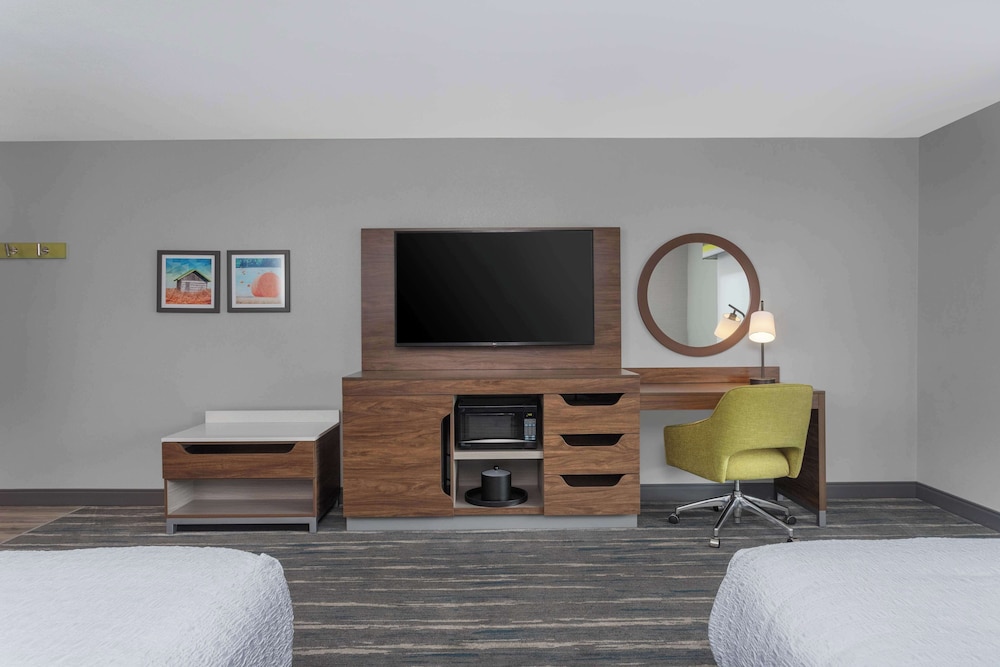 Hampton Inn & Suites Lincoln Northeast I 80 - photo 7