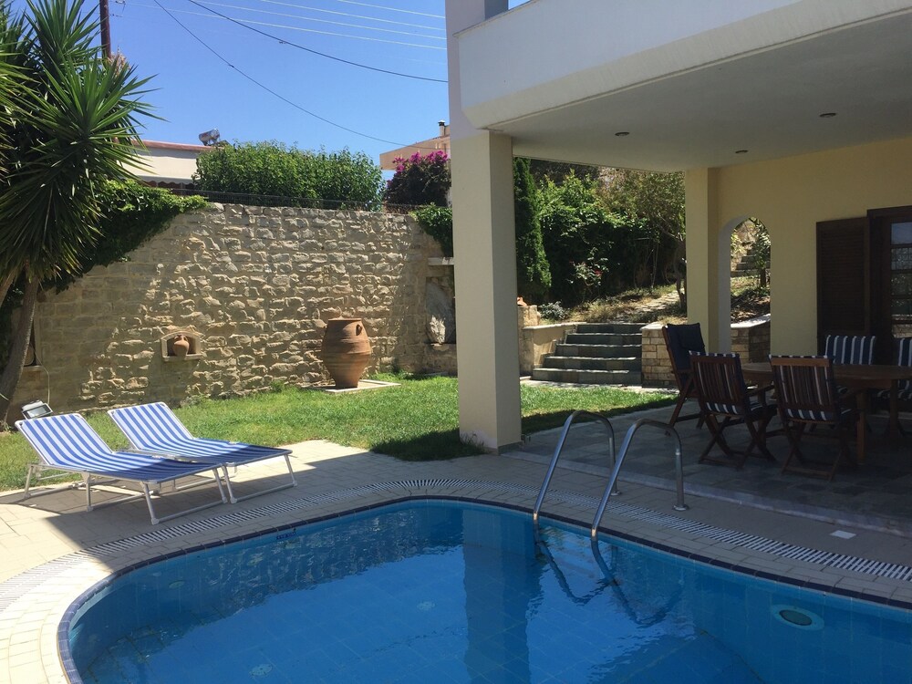 Dim Art Traditional Villa — 4-Star Luxury Hotel in Agios Vasileios, Greece