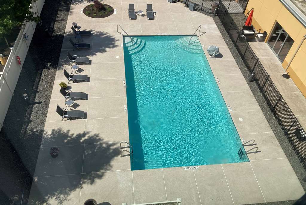 La Quinta Inn & Suites by Wyndham Danbury - photo 13