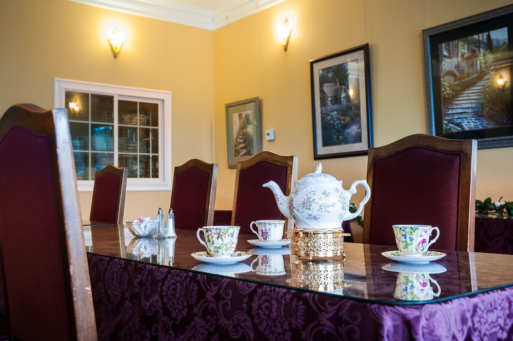 Hearthstone Elegant Lodge by the River - photo 33